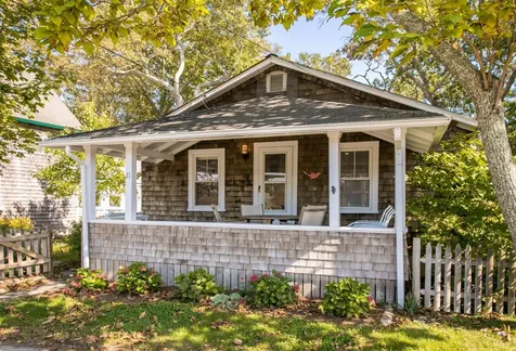 21 Siloam Avenue Oak Bluffs MA 02557
