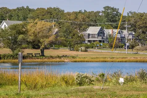 21 Siloam Avenue Oak Bluffs MA 02557