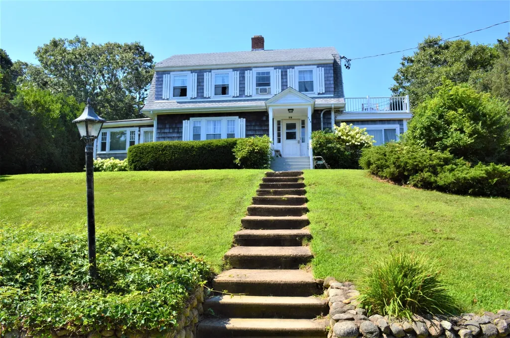 124 Skiff Avenue Vineyard Haven MA 02568