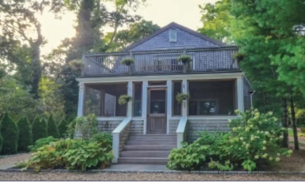 73 Howard Street Vineyard Haven MA 02568
