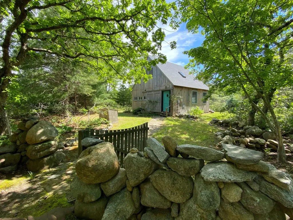 129 Great Plains Road West Tisbury MA 02575