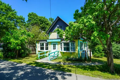 112 Dukes County Avenue Oak Bluffs MA 02557