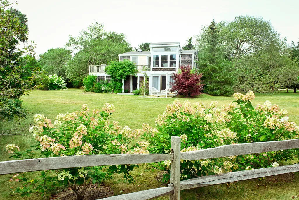 39 Runner Road West Tisbury MA 02575