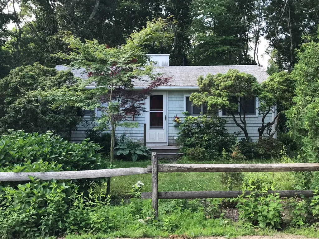 13 Bernard Circle Vineyard Haven MA 02568