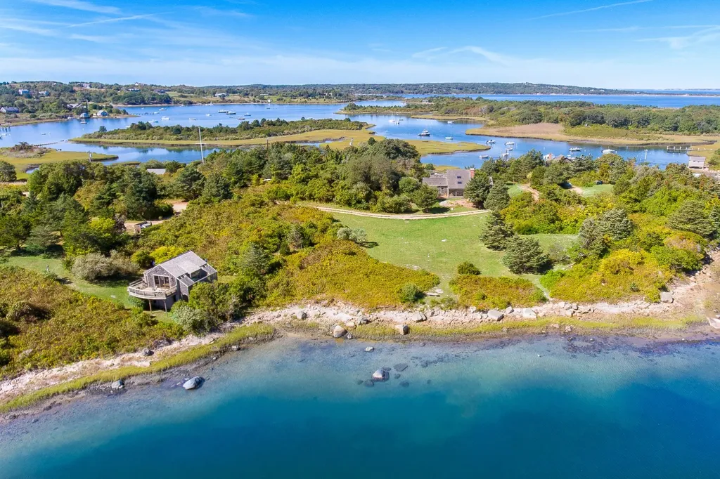 138 & 138b State Road Chilmark MA 02535