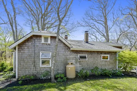 14 Rose Avenue Oak Bluffs MA 02557