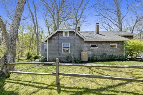 14 Rose Avenue Oak Bluffs MA 02557