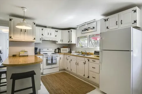 14 Rose Avenue Oak Bluffs MA 02557
