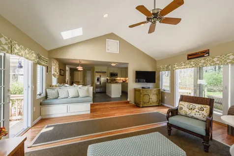 21 Vickers Street Edgartown MA 02539