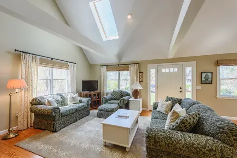 21 Vickers Street Edgartown MA 02539
