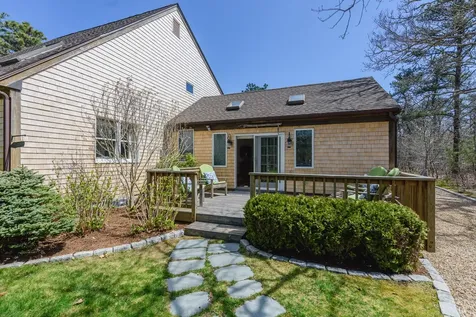 21 Vickers Street Edgartown MA 02539