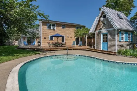 155 Skiff Avenue Vineyard Haven MA 02568
