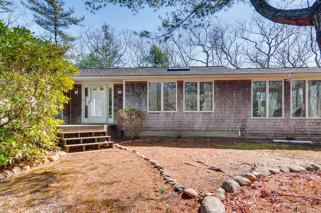 5 Pine Lane West Tisbury MA 02575