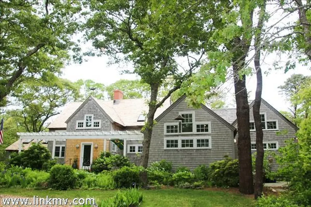 169 Cuttyhunk Avenue Vineyard Haven MA 02575