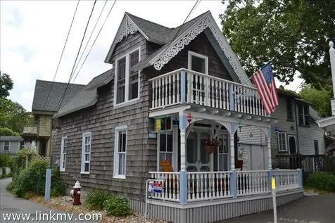 1 Hebron Avenue Oak Bluffs MA 02557