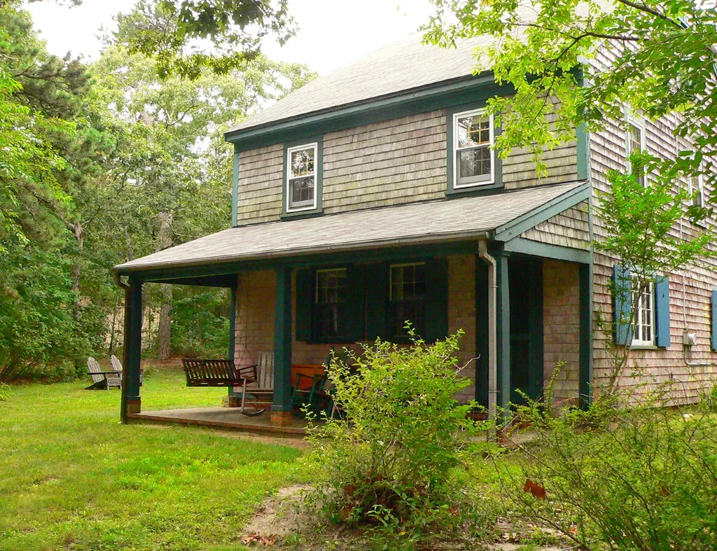 125 Massasoit Avenue Vineyard Haven MA 02568