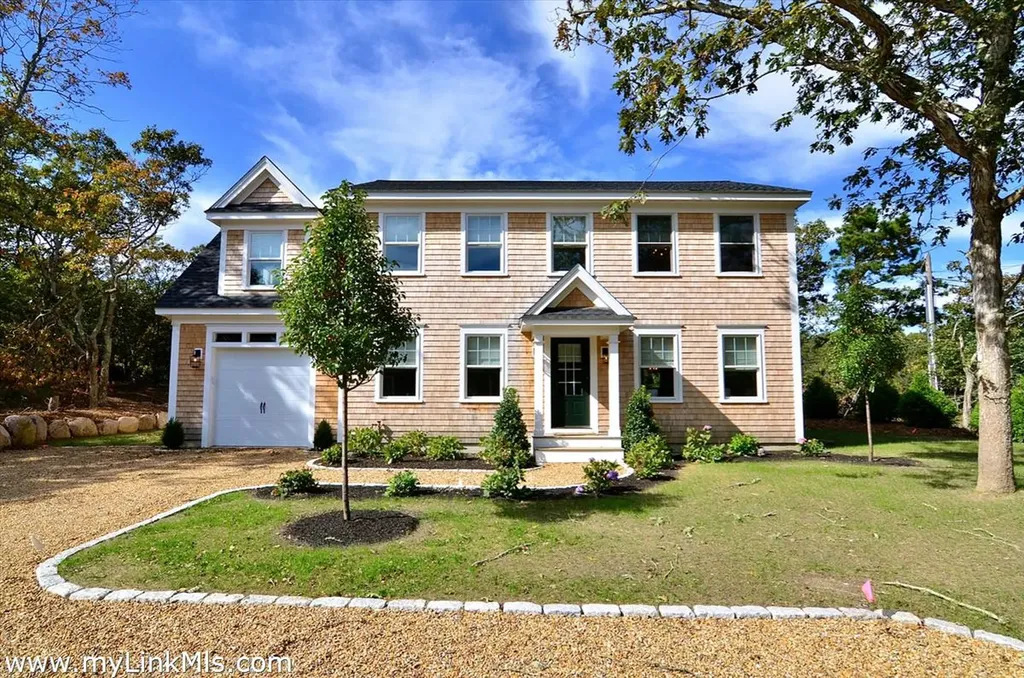 8 Tenth Street South Edgartown MA 02539