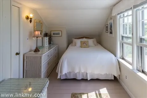 77 Washque Avenue Edgartown MA 02539