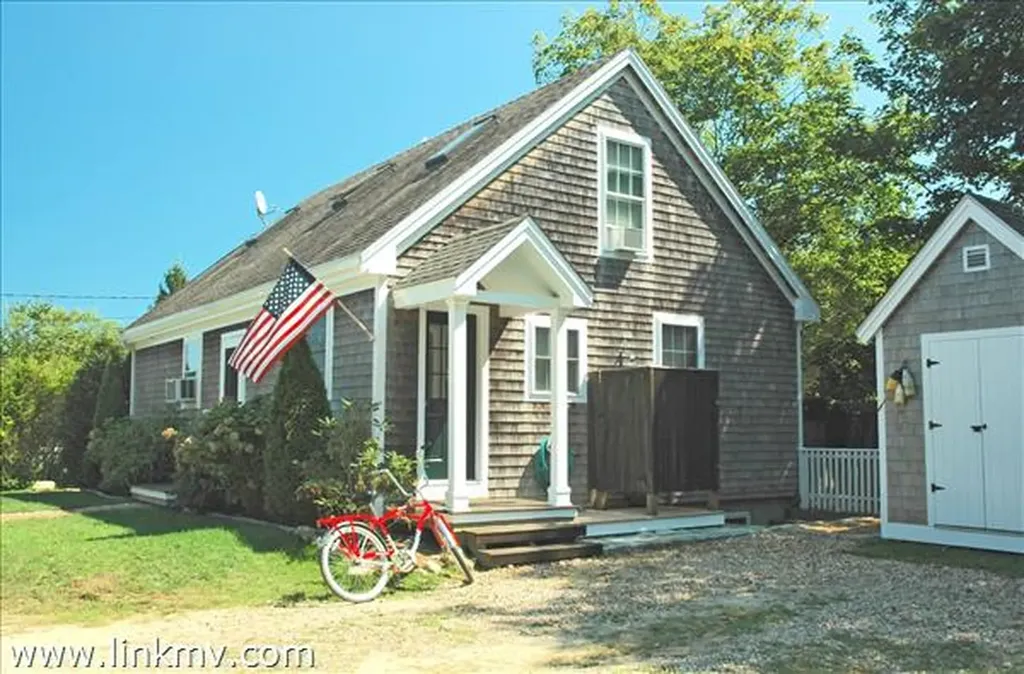 18 Walker Way Vineyard Haven MA 02568