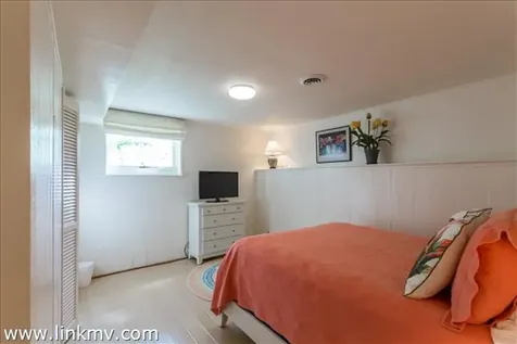 4 Windy Way West Tisbury MA 02575