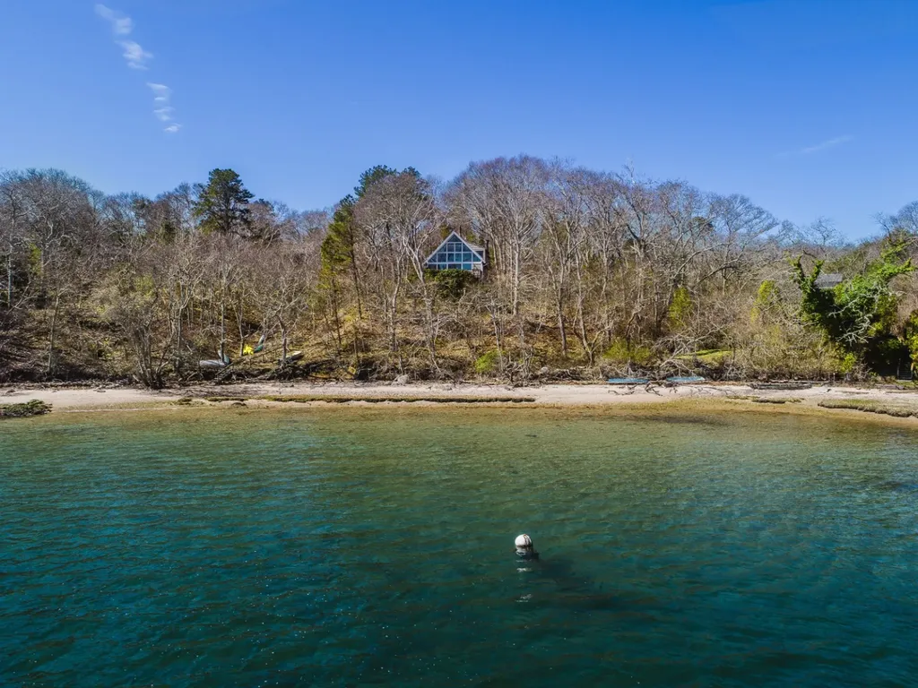 122 Head Of Pond Road Vineyard Haven MA 02568