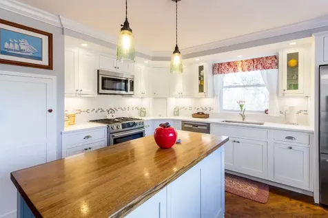 10 Sampson Avenue Edgartown MA 02539