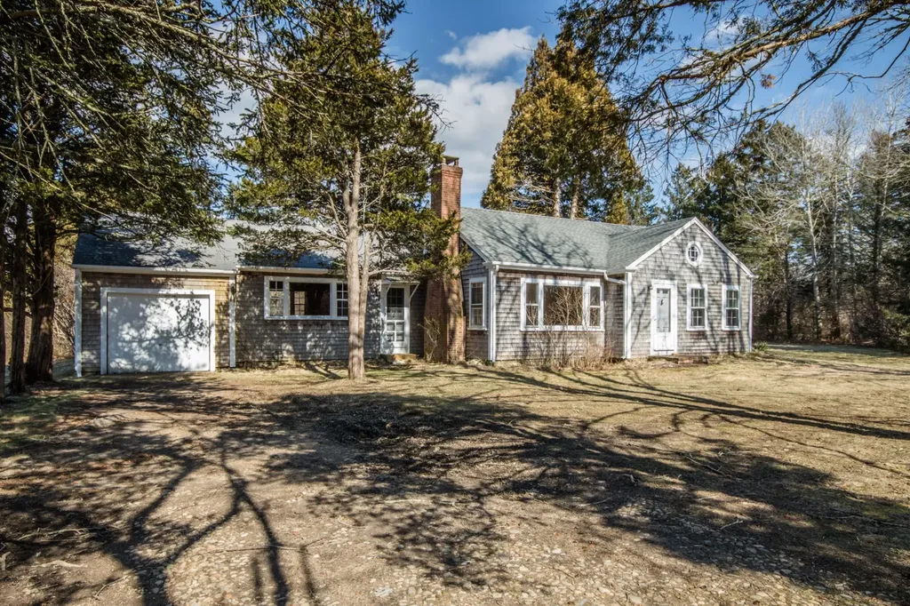 625 Edgartown Road West Tisbury MA 02575