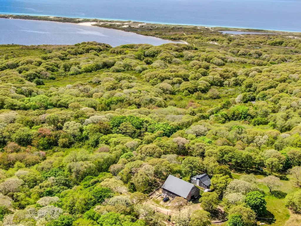 9 Moshup Trail Aquinnah MA 02535
