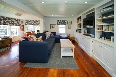 89 Ocean Avenue Oak Bluffs MA 02557