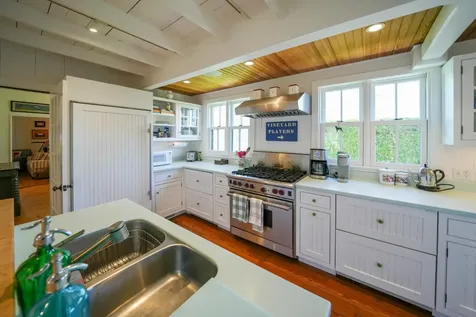 89 Ocean Avenue Oak Bluffs MA 02557