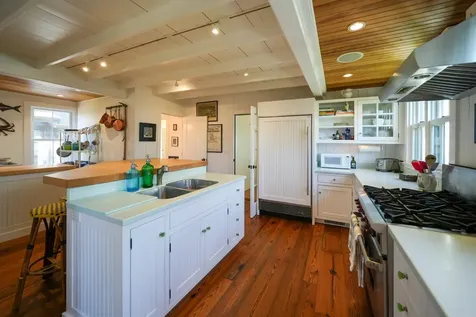 89 Ocean Avenue Oak Bluffs MA 02557