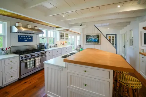 89 Ocean Avenue Oak Bluffs MA 02557