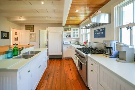 89 Ocean Avenue Oak Bluffs MA 02557