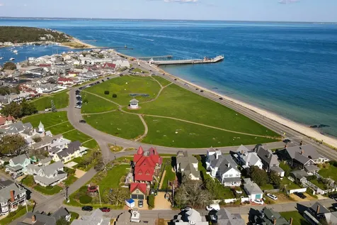 89 Ocean Avenue Oak Bluffs MA 02557