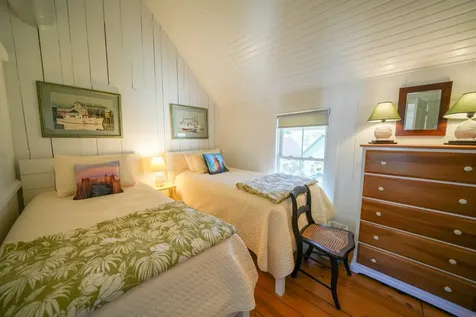 89 Ocean Avenue Oak Bluffs MA 02557