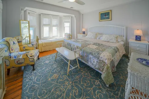 89 Ocean Avenue Oak Bluffs MA 02557