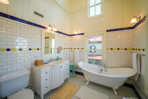 89 Ocean Avenue Oak Bluffs MA 02557