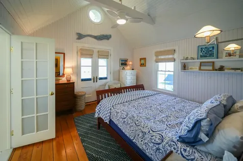 89 Ocean Avenue Oak Bluffs MA 02557