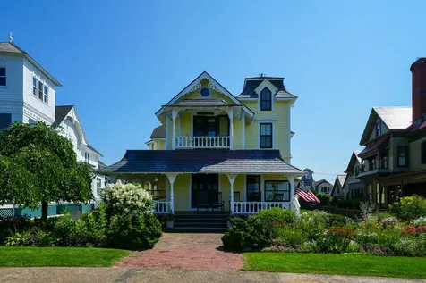 89 Ocean Avenue Oak Bluffs MA 02557
