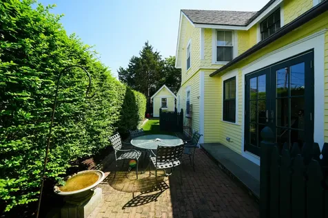 89 Ocean Avenue Oak Bluffs MA 02557