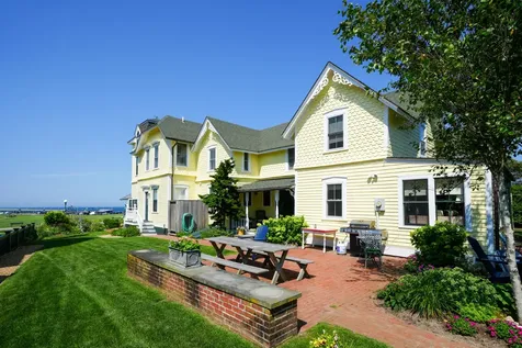 89 Ocean Avenue Oak Bluffs MA 02557