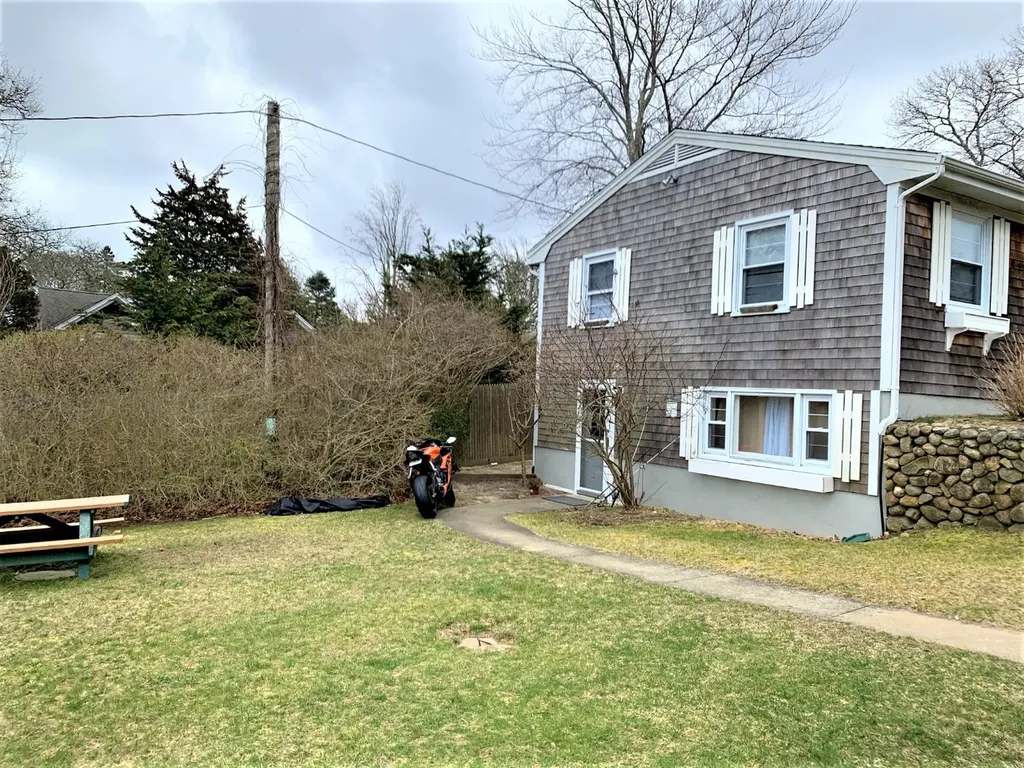 124 Skiff Avenue Vineyard Haven MA 02568