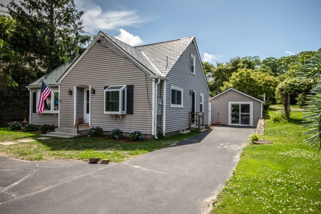 43 Edgartown Road Vineyard Haven MA 02568