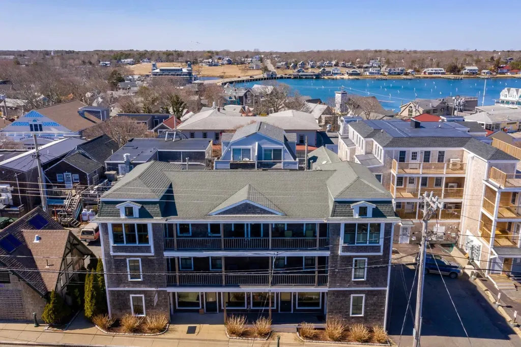 21 Kennebec Avenue Oak Bluffs MA 02557