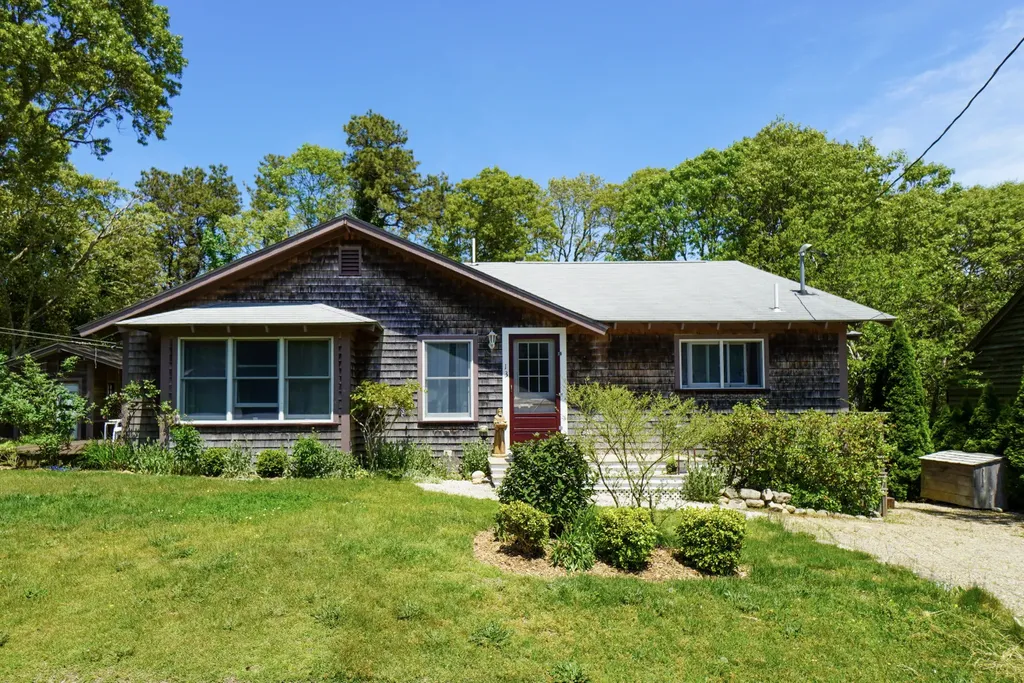 13 Shirley Avenue Oak Bluffs MA 02557