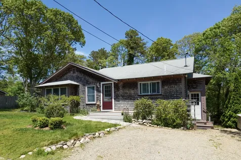 13 Shirley Avenue Oak Bluffs MA 02557