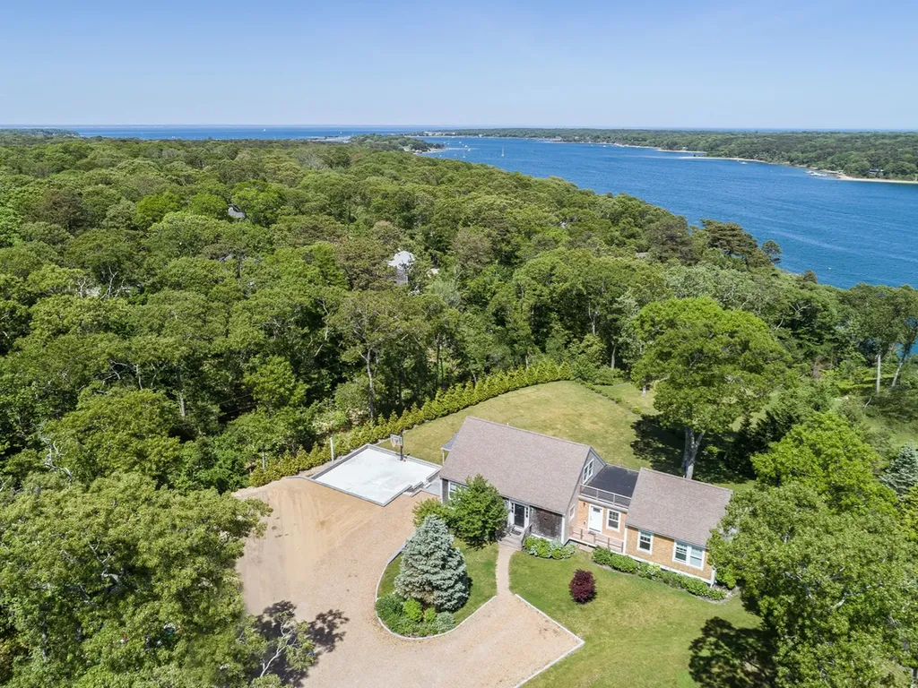 80 Highland Avenue Vineyard Haven MA 02568