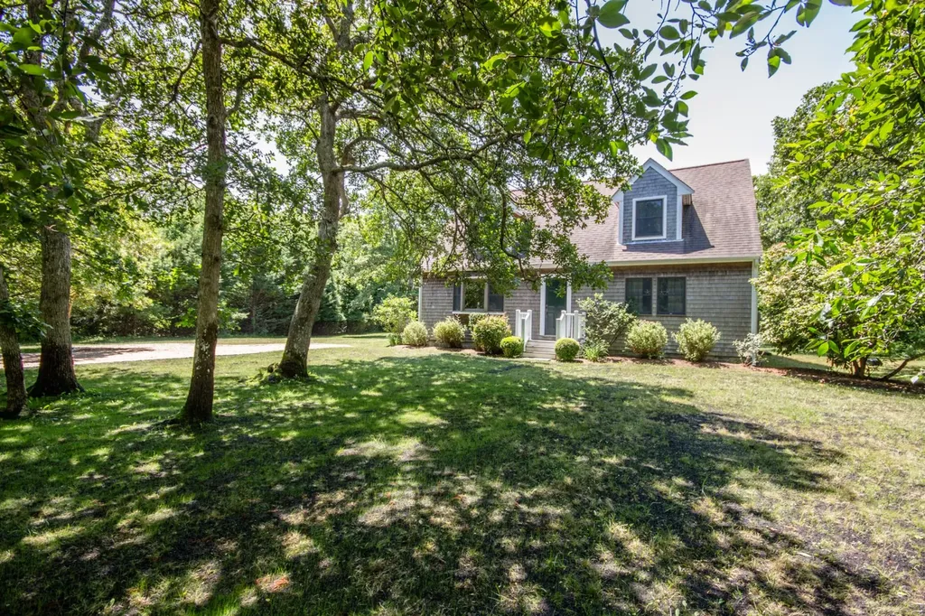 83 Pin Oak Circle West Tisbury MA 02575
