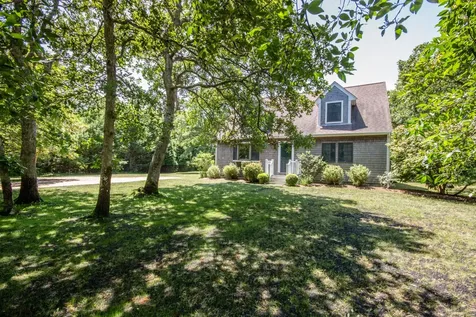 83 Pin Oak Circle West Tisbury MA 02575