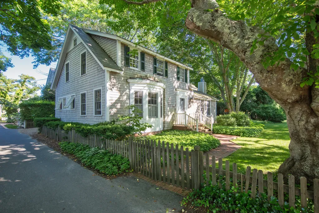 14 Pent Lane Edgartown MA 02539